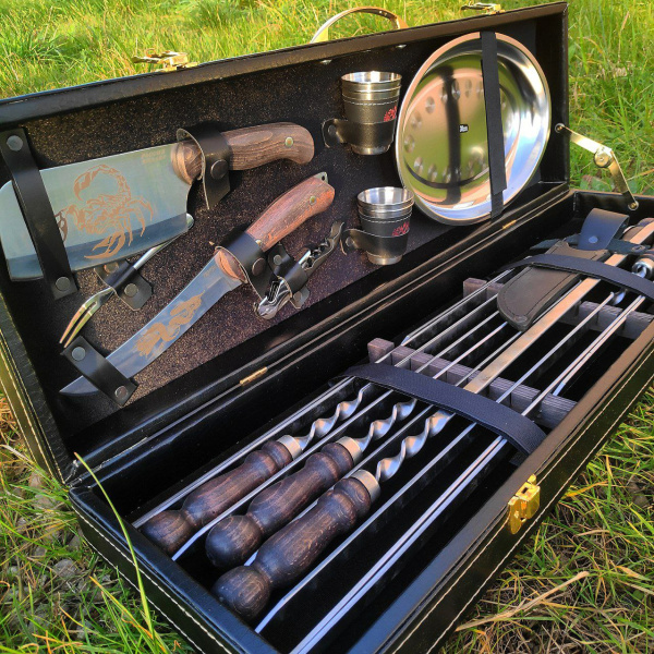 Набор для шашлыка и гриля в чемодане Кизляр Царский №8, 16 предметов с декоративной строчкой